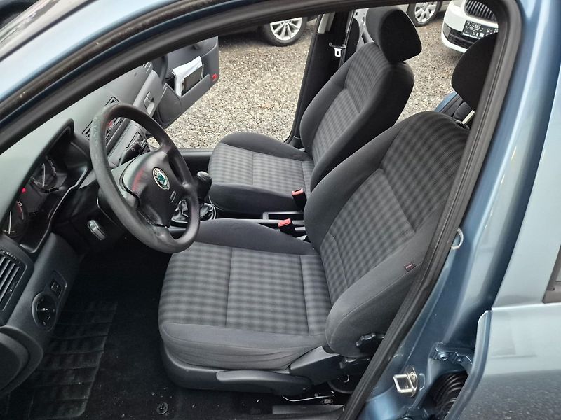 Škoda Octavia (2008) 1.6 MPI Zimáky,TOP - fotka 14 z 32