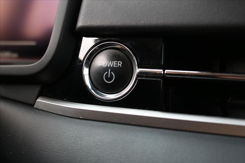 Mitsubishi Outlander 2,4 PHEV, 7míst, Invite - fotka 38 z 53