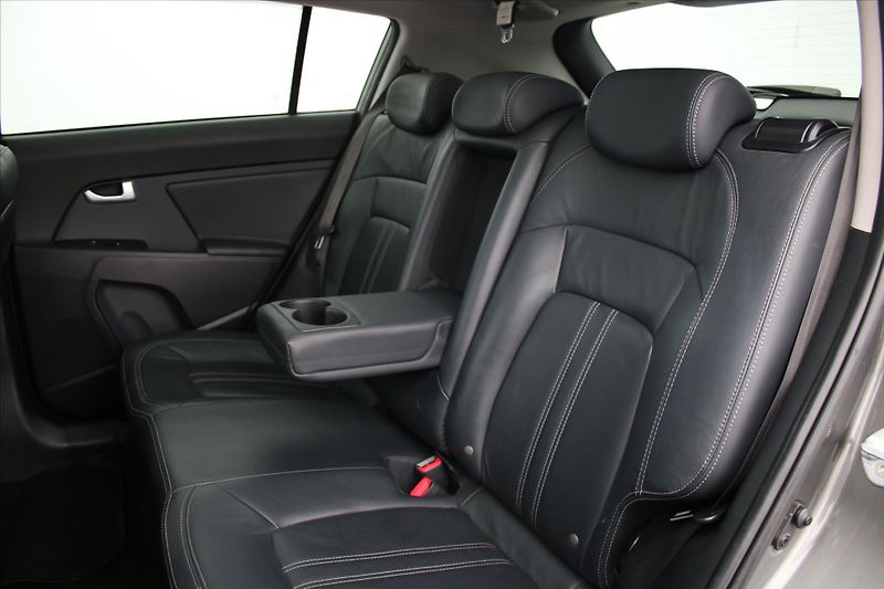 Kia Sportage 2.0 CRDI 135kW 4WD SERVIS. KN. - fotka 11 z 25