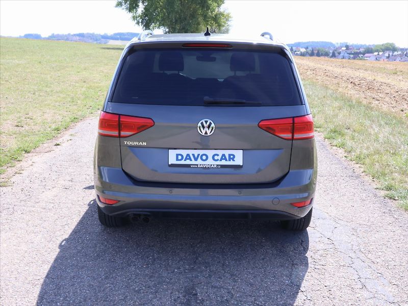 Volkswagen Touran 2,0 TDI 110kW DSG LED 1.Maj. - fotka 5 z 24