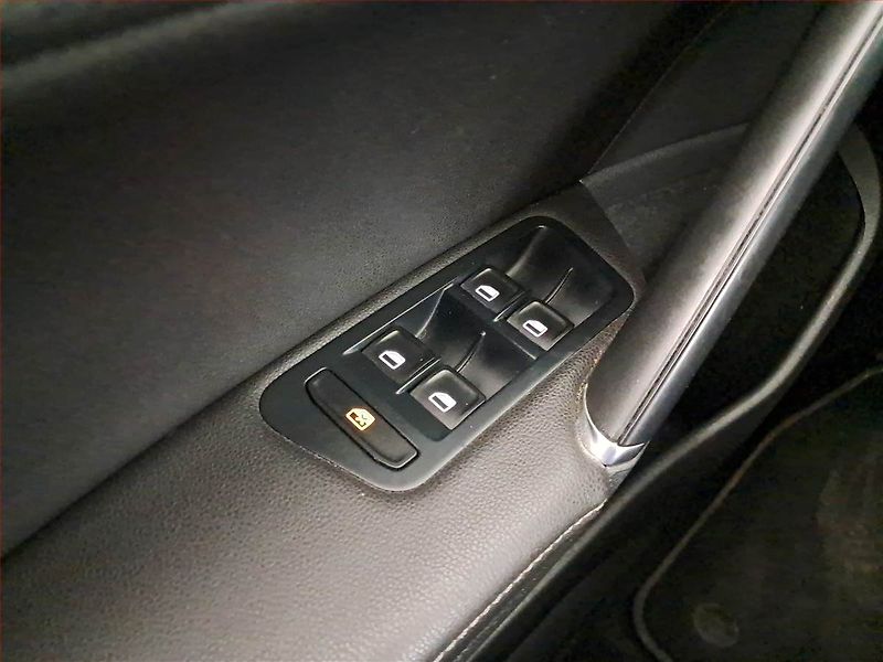 Volkswagen Golf (2014) 2.0 TDI, Kůže, Navi, Bi-Xenony - fotka 20 z 20