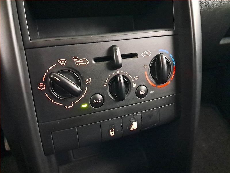Peugeot 207 (2007) 1.4, ČR,1.maj, nová STK - fotka 15 z 16