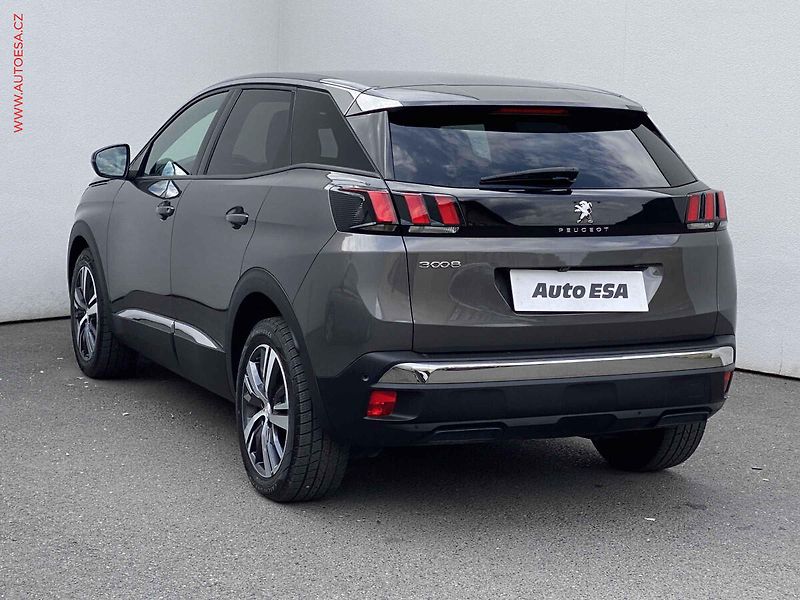 Peugeot 3008 (2023) 1.2 PT, Allure, navi, kamera - fotka 6 z 16
