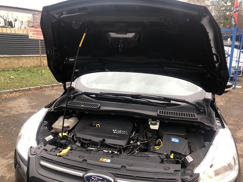 Ford Kuga (2015) 1,5 110kW 1.majitel pěkný stav - fotka 60 z 63