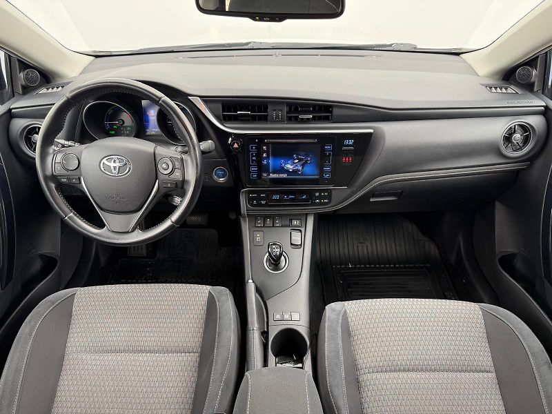 Toyota Auris 1.8 HSD e-CVT Selection - fotka 5 z 27