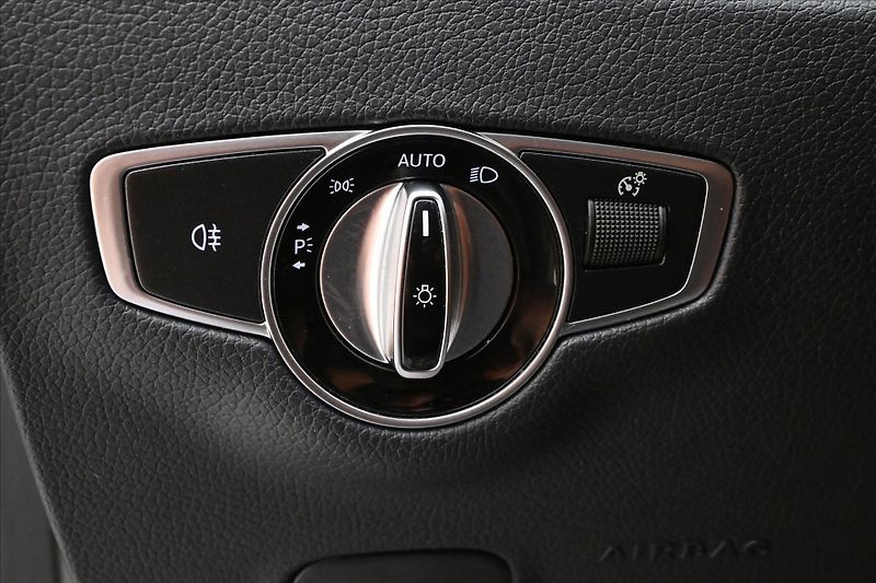 Mercedes-Benz Třídy E 2,0 300de 225kW 4Matic Záruka - fotka 25 z 30