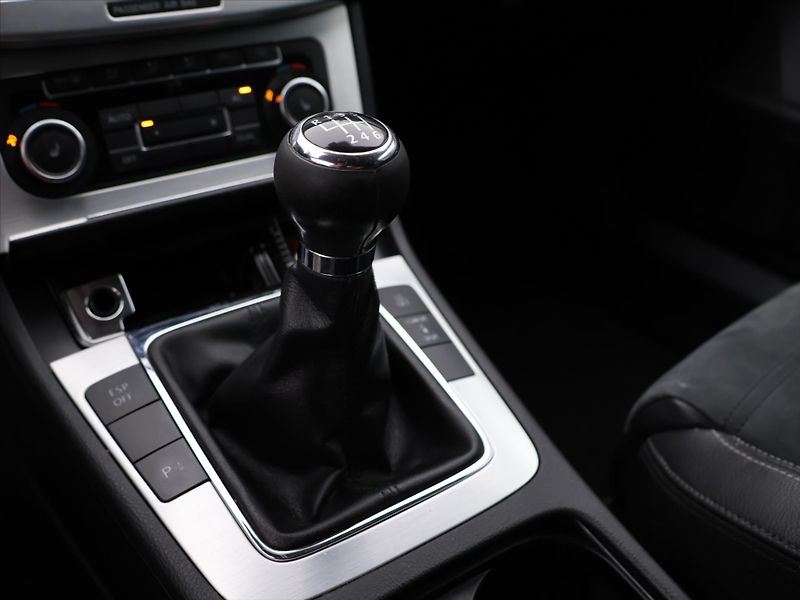 Volkswagen Passat CC 2,0 TSI Sport 147kW M6F - fotka 18 z 26