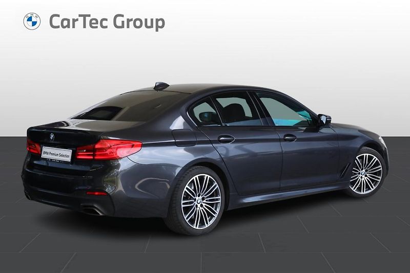BMW Řada 5 530d xDrive Limousine - fotka 3 z 30