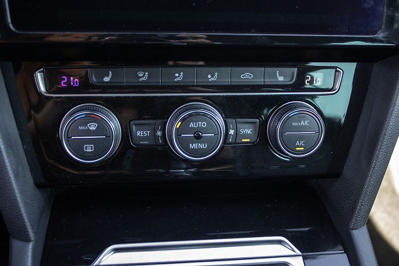 Volkswagen Passat 2.0 TDI DSG R-Line / 110kW / A - fotka 16 z 23