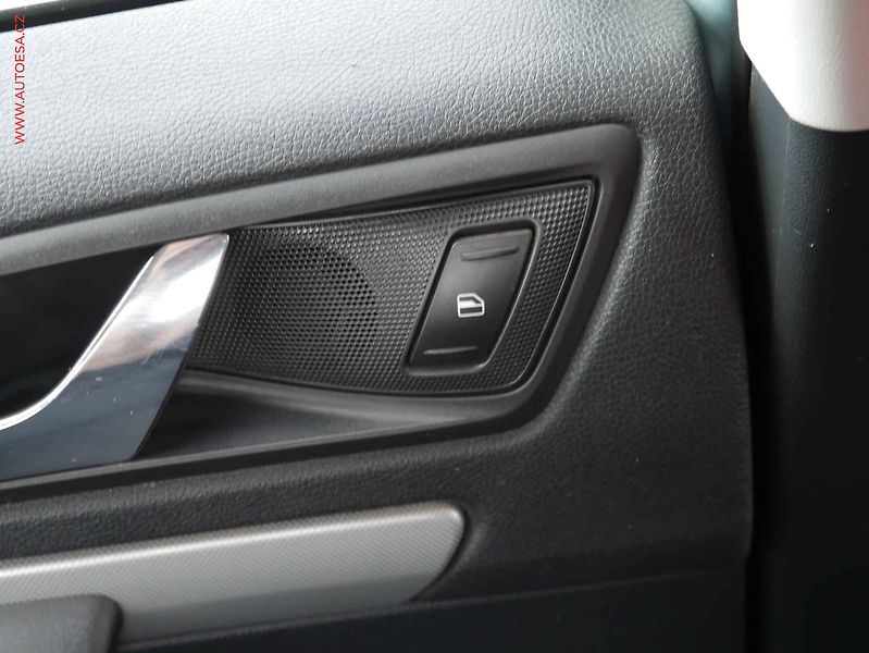 Škoda Octavia (2009) 1.4 TSI, ČR, AC, park.čidla - fotka 11 z 13