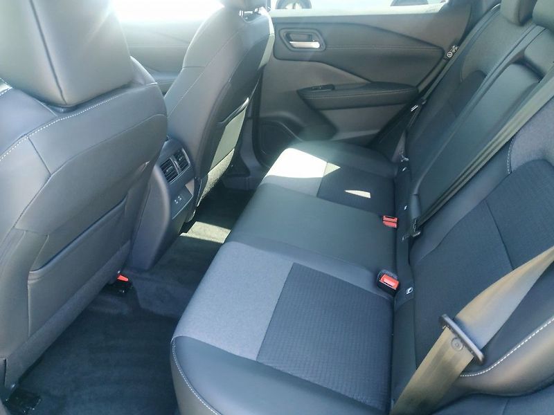 Nissan Qashqai 1.3T mHEV AT,2WD, SKLADEM - fotka 11 z 26