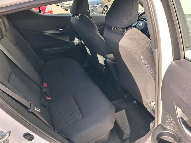Toyota C-HR 1.8 HSD e-CVT Active - fotka 19 z 21