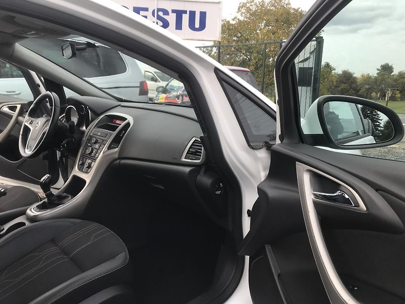 Opel Astra 1.4i 74 KW,KLIMA ,TEMPOMAT.... - fotka 11 z 16