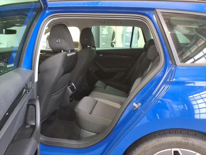 Škoda Octavia 2,0 TDI,TAŽNÉ,KEYLESS,MATRIX - fotka 7 z 11
