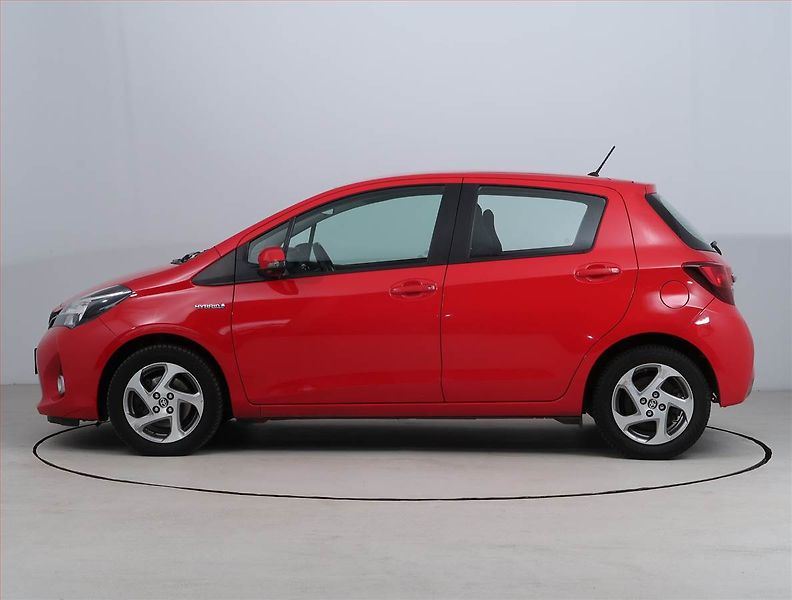 Toyota Yaris (2016) 1.5 Hybrid, Automat - fotka 3 z 17