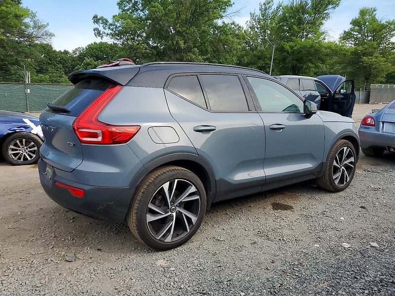Volvo XC40 (2020) T5 R-DESIGN  - fotka 4 z 11