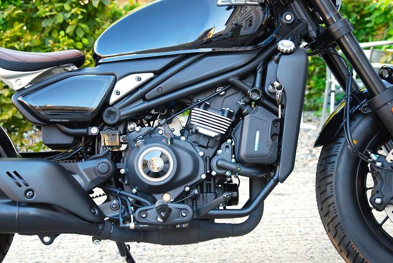 CFMOTO (2026) 450CL-C Bobber - fotka 14 z 25