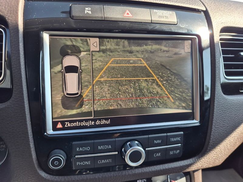 Volkswagen Touareg 3.0TDi 150kW 4x4 tažné - fotka 16 z 32