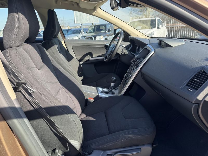 Volvo XC60 (2010) 2.4D5 151KW 1.Majitel AWD  - fotka 37 z 40