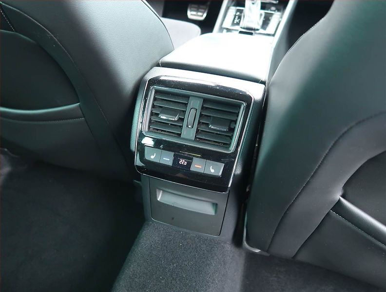 Škoda Superb (2017) Sportline 2.0 TSI, Automat - fotka 22 z 23