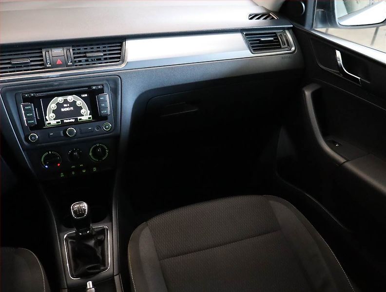 Škoda Rapid (2015) Spaceback 1.2 TSI, Tempomat - fotka 8 z 22