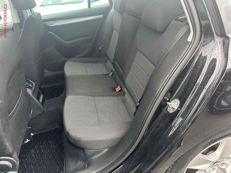 Škoda Octavia (2015) 1.2 TSi, Ambition, park. - fotka 10 z 16