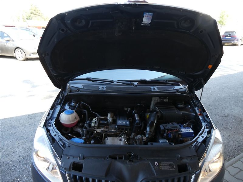 Škoda Fabia 1,2 TSi po servise,auto klima - fotka 36 z 48