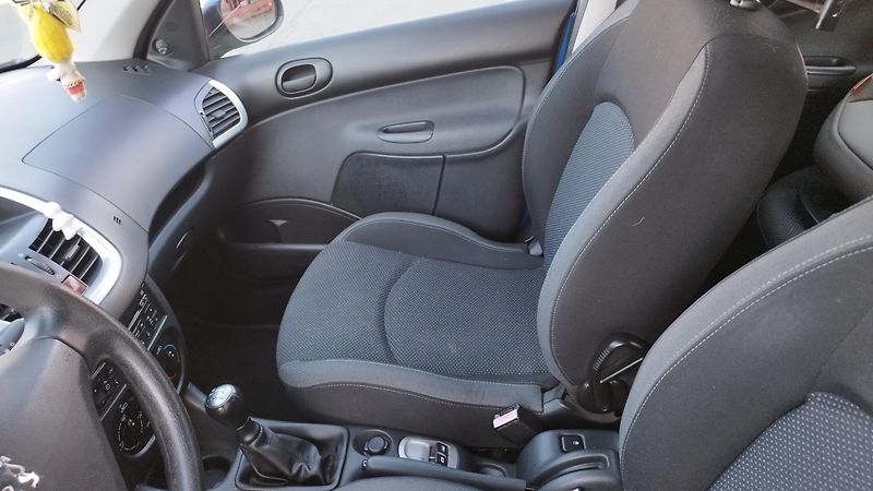 Peugeot 206 + 1.4i,volat-608 081 843 - fotka 9 z 12