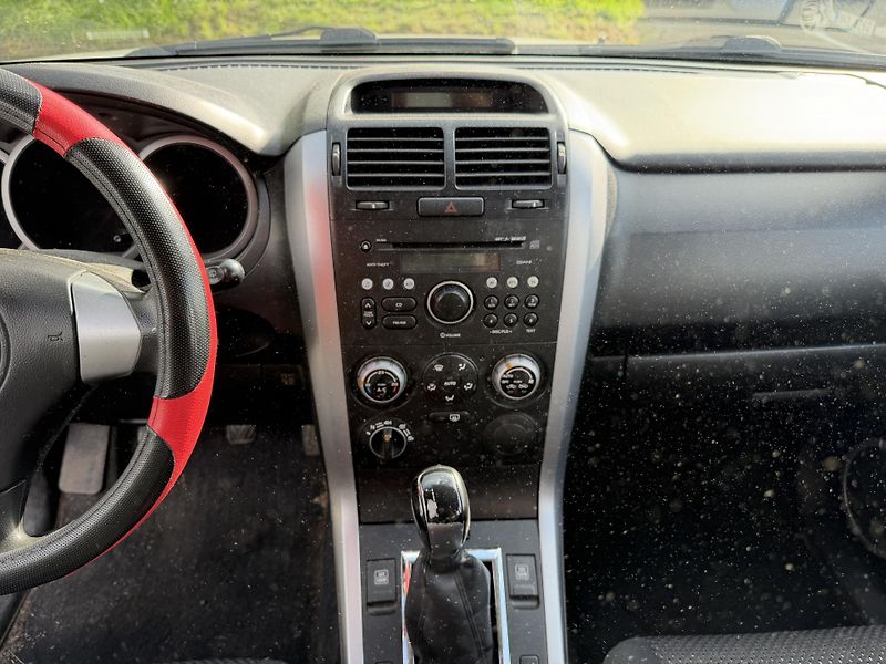 Suzuki Grand Vitara 2.0i 4x4,AC - fotka 17 z 21