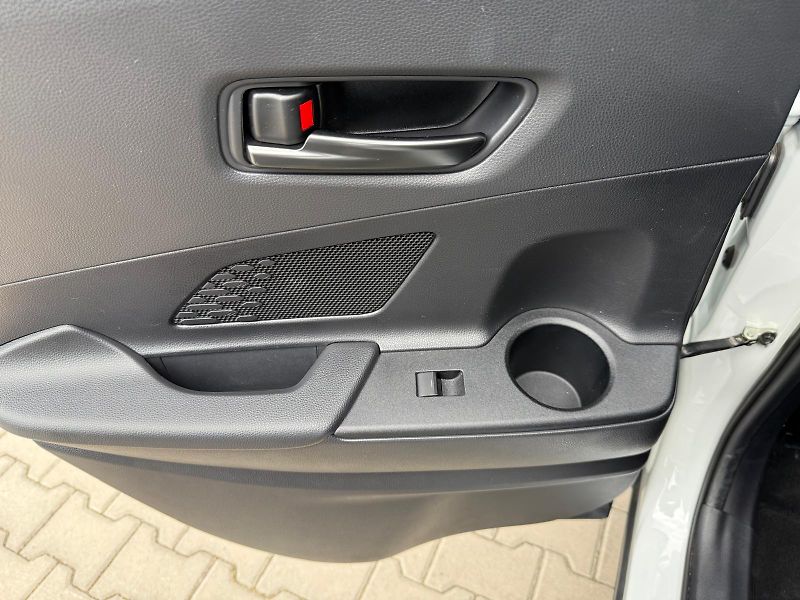 Toyota C-HR 2,0 HEV e-CVT GR Sport - fotka 23 z 30