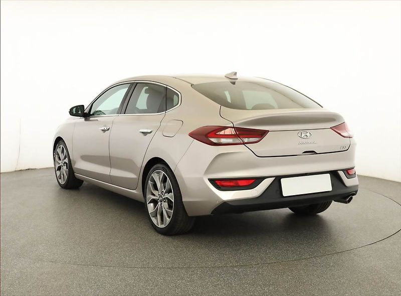 Hyundai i30 (2018) Style 1.4 T-GDI, Serv.kniha - fotka 4 z 19