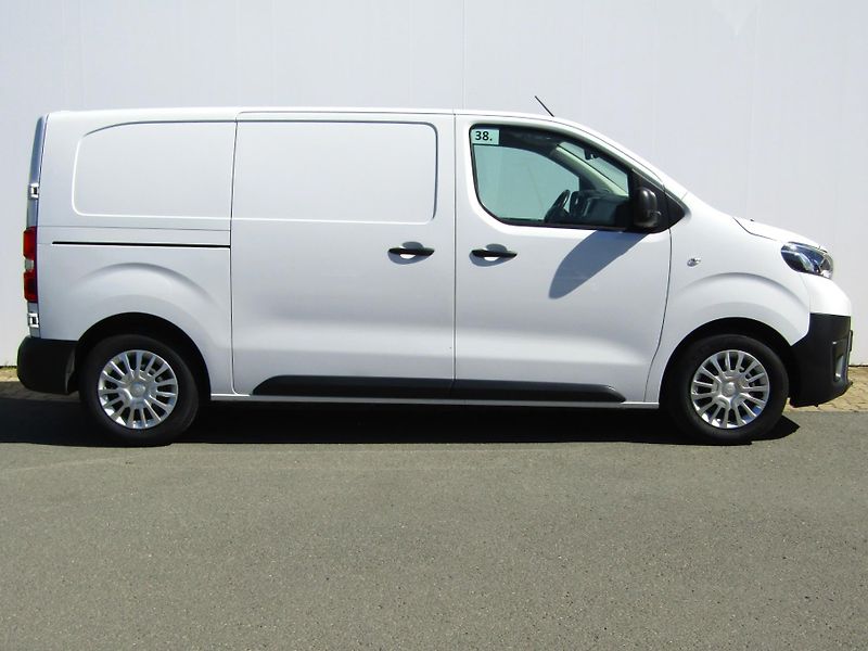 Toyota ProAce (2023) 1,5 D-4D 88 KW - fotka 3 z 26