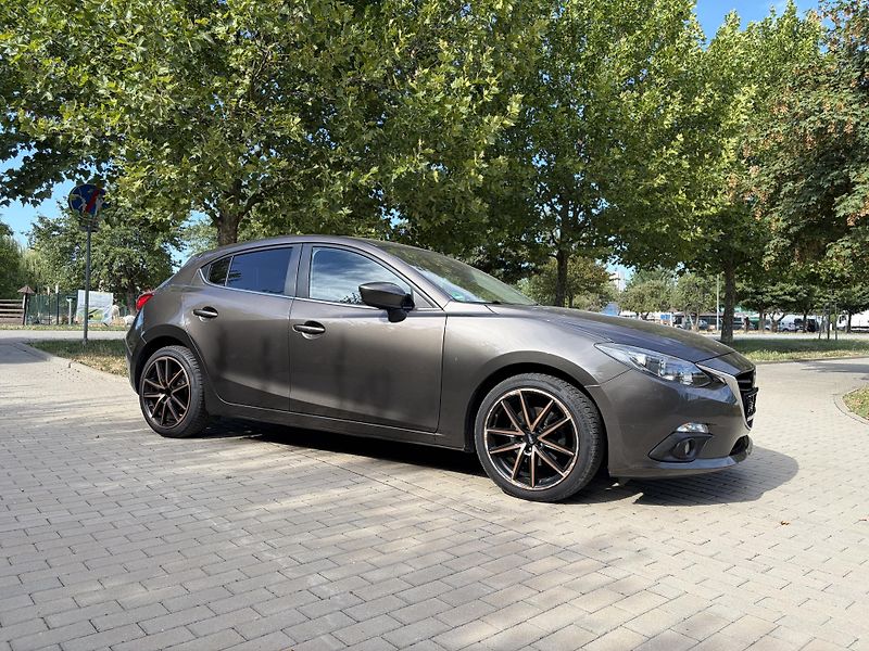 Mazda 3 2.0 121kw Center-Line - fotka 14 z 30