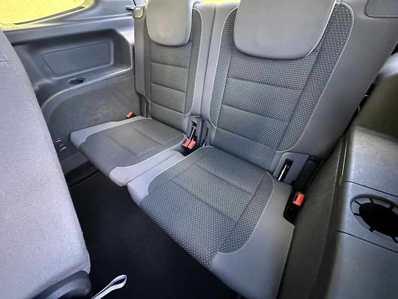 Volkswagen Touran (2015) *DSG* 1.6TDI/77kW *7.Míst *TZ  - fotka 34 z 41