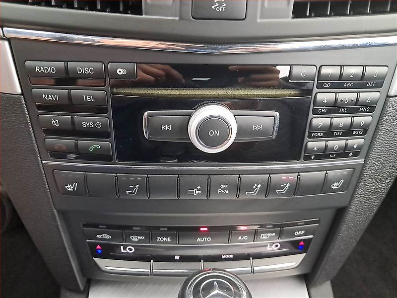 Mercedes-Benz Třídy E (2010) E 250, Automat, Kůže, Navi - fotka 19 z 22