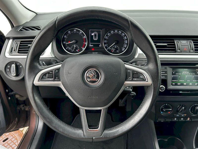 Škoda Rapid (2015) Spaceback 1.2 TSI 81kW MP6 Amb - fotka 8 z 31