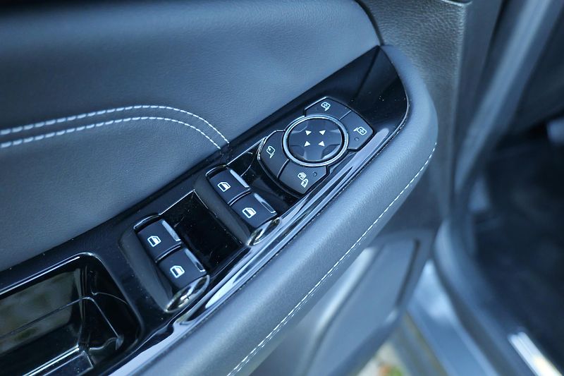 Ford S-MAX 2.0 Kůže Panorama 7 míst Tažné - fotka 16 z 52
