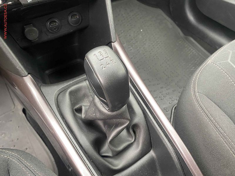 Peugeot 2008 (2014) 1.6 VTi, 2.maj,ČR, Active - fotka 16 z 19