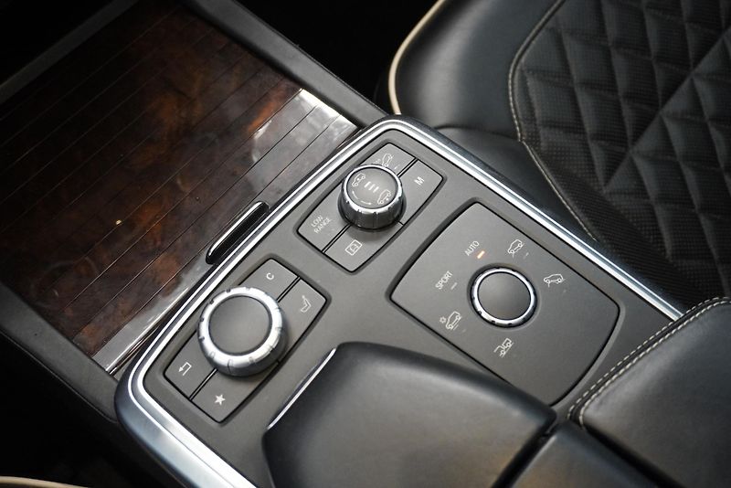 Mercedes-Benz GL (2014) GL500 4,7I V8 4MATIC AUT. - fotka 15 z 33