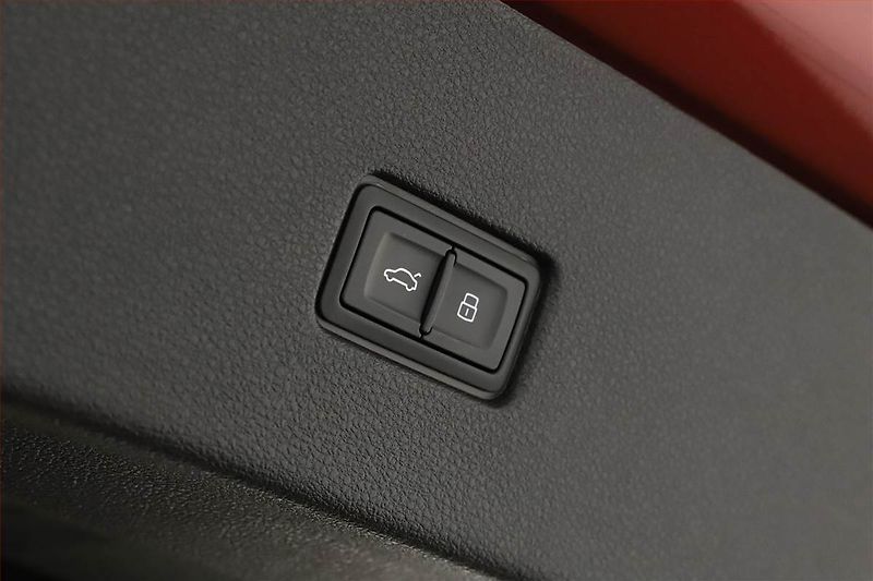 Audi Q8 (2023) 50 TDI, Vzduch, Nez.top - fotka 23 z 25