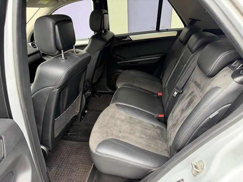 Mercedes-Benz Třídy M ML 320 3,0 CDi 4matic AMG - fotka 12 z 21