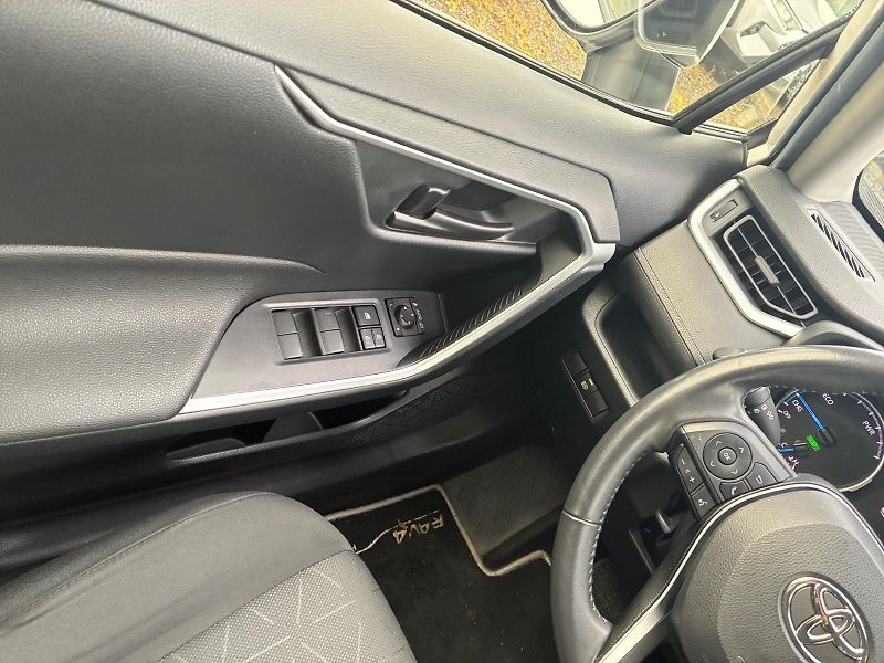 Toyota RAV4 (2022) ACTIVE 2.5HYBRID 131kW 4WD TAŽ - fotka 11 z 11