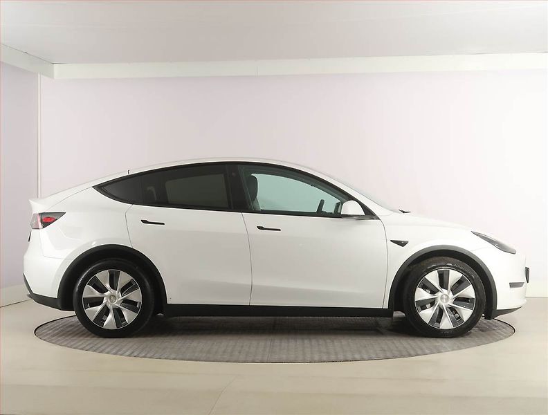 Tesla Model Y (2022) Long Range AWD 79kWh, SoH 93% - fotka 6 z 33
