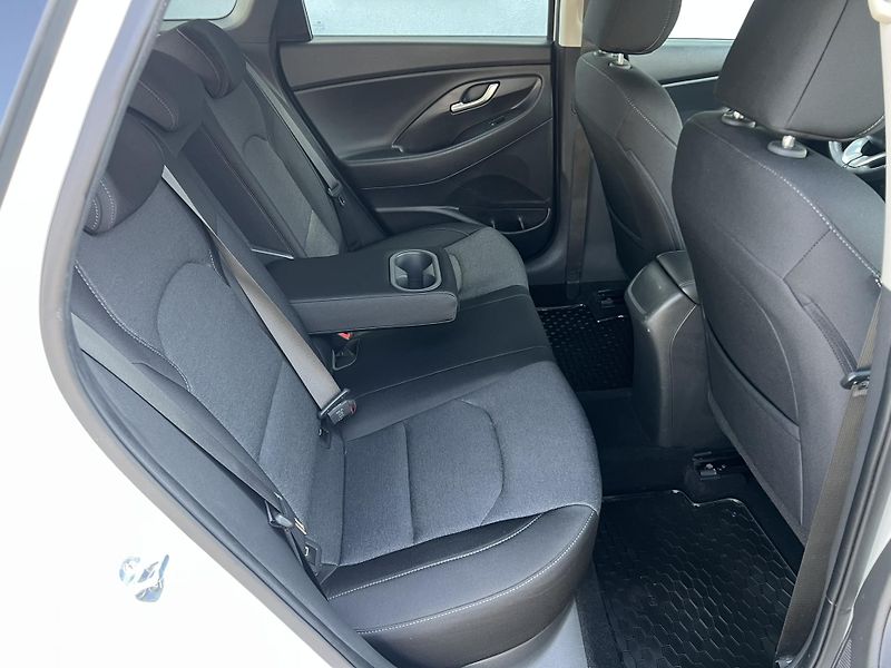 Hyundai i30 (2022) 1.6CRDi 85kW SMART 1.MAJITEL  - fotka 10 z 21