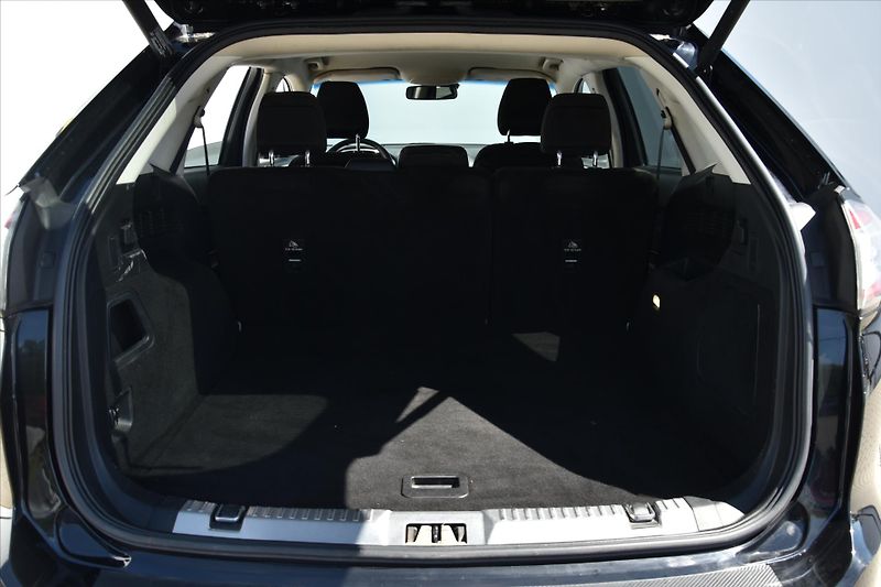 Ford Edge 2.0 TDCI 154kW AWD TITANIUM - fotka 11 z 27