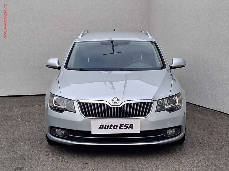 Škoda Superb (2014) 2.0 TDi, Elegance, DSG, bixen - fotka 2 z 18