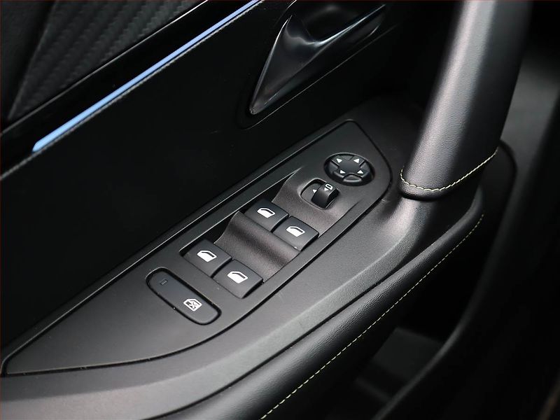 Peugeot 2008 (2021) GT Line 1.2 PureTech, Automat - fotka 20 z 22