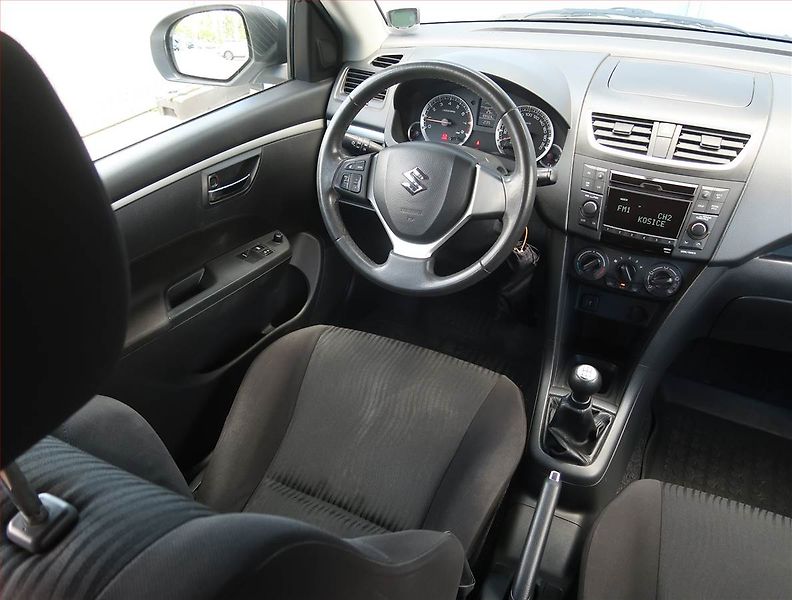 Suzuki Swift (2012) 1.2, Serv.kniha, Park. senzory - fotka 7 z 17