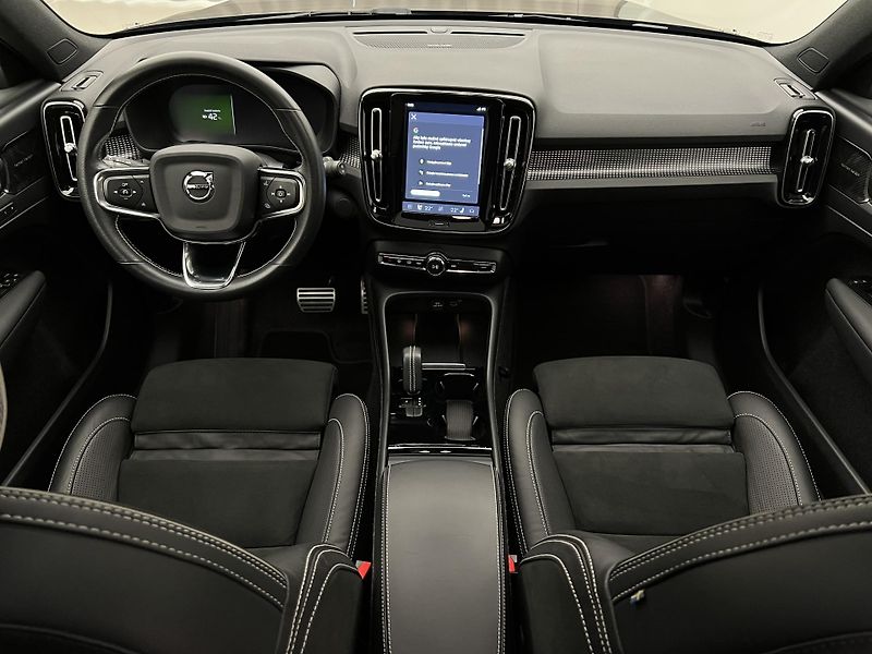 Volvo XC40 AWD TWIN MOTOR RECHARGE - fotka 2 z 44