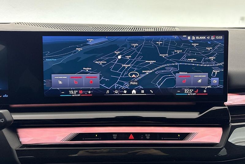 BMW Řada 5 řady 5 | 520d xDrive - fotka 17 z 24